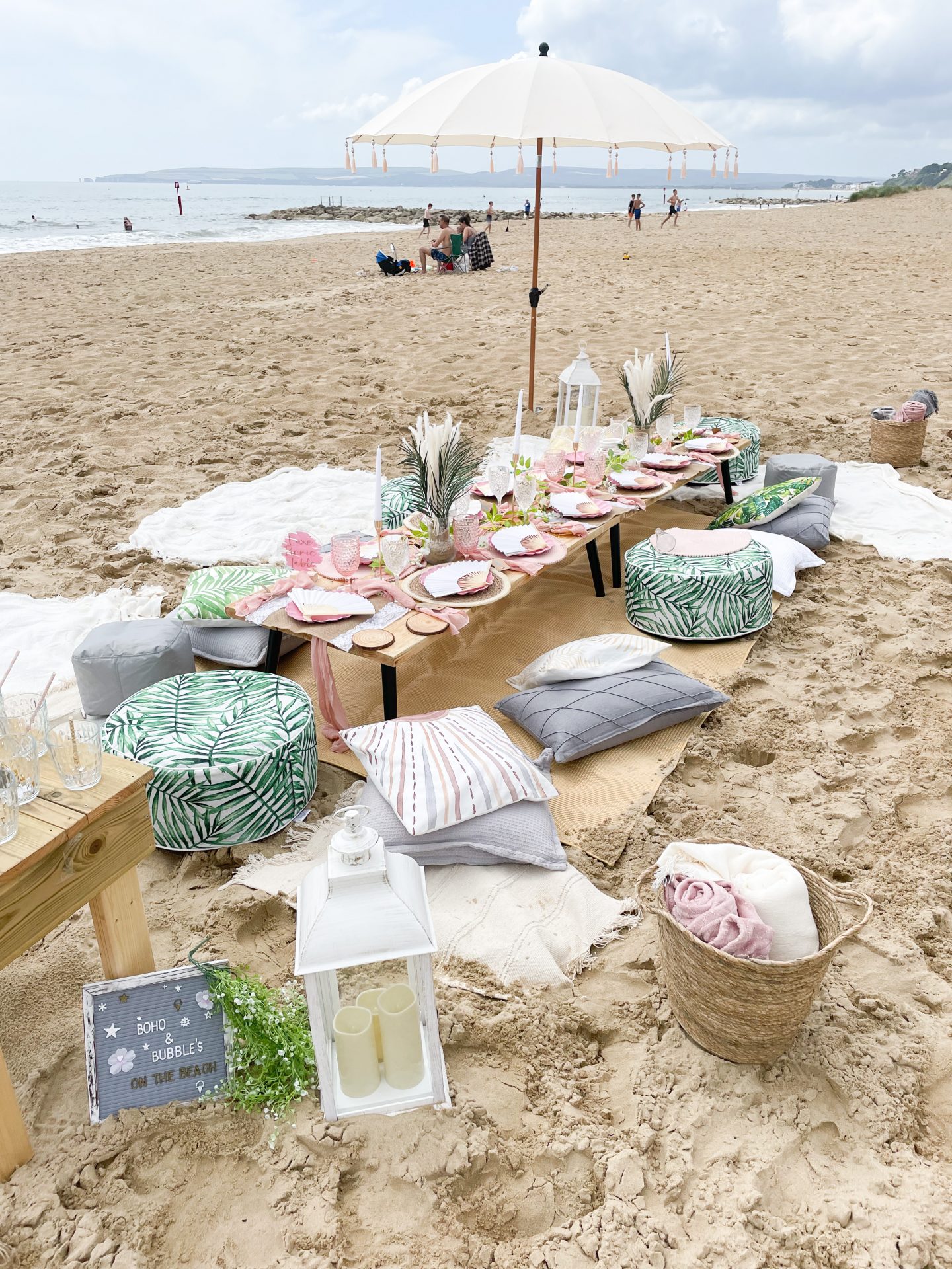 Beach picnic table hire bournemouth 